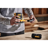 DeWalt DCW200P1 20V MAX* XR® Brushless Cordless 1/4 Sheet Variable Speed Sander Kit (5.0 Ah Battery)